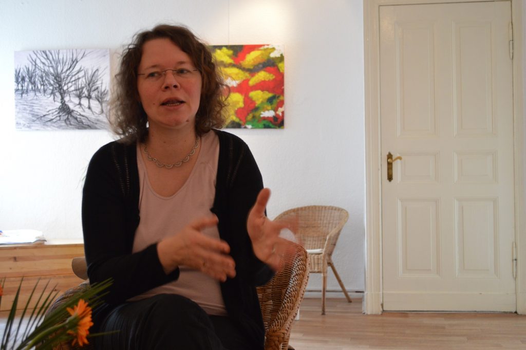 Im Gespräch mit der SPD Abgeordneten Susanne Kitschun © FRIEDA