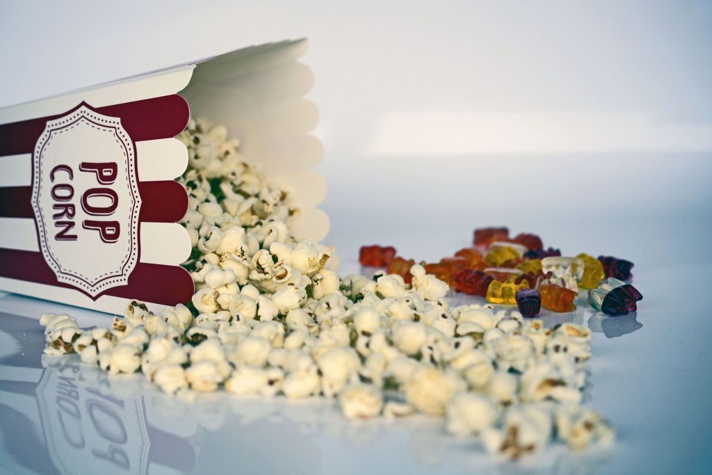 Filmabend mit Popcorn @ pixabay